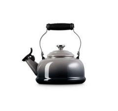 Le Creuset Whistling Kettle - Oyster