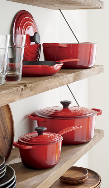 Le Creuset Signature Cast Iron 9 Quart Round Dutch Oven, Cerise Red NEW