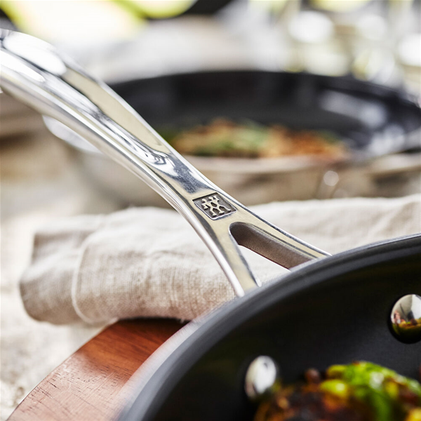 Zwilling Clad CFX 8 Stainless Steel Ceramic Nonstick Fry Pan