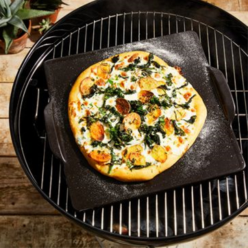 https://www.cookshopplus.com/storefront/catalog/products/Enlarged/1stAdditional/square-pizza-stone-charcoal2.jpg