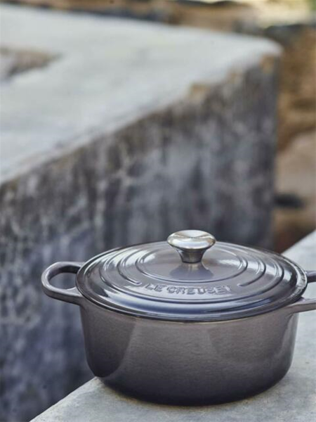 Le Creuset 9-Quart Signature Cast Iron Round Dutch Oven - Oyster