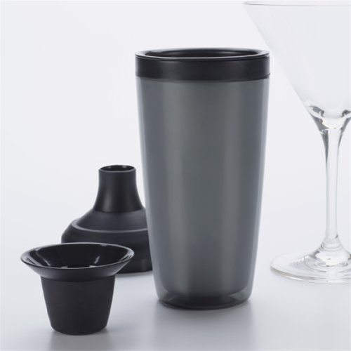https://www.cookshopplus.com/storefront/catalog/products/Enlarged/2ndAdditional/oxo-good-grips-plastic-cocktail-shaker-0-0.jpg