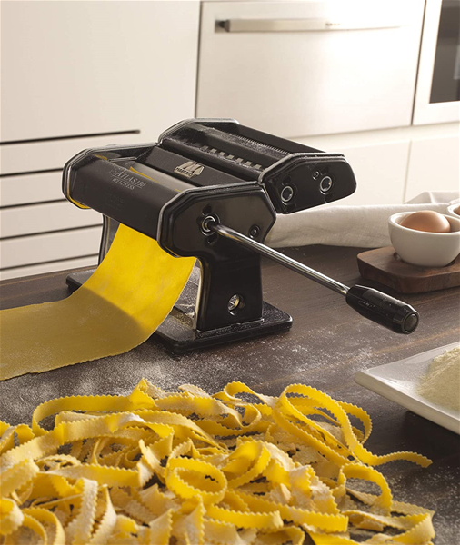 Using the Marcato Atlas pasta machine 150 