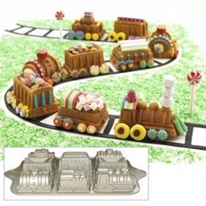 Cake pan TRAIN, 9 moulds, gold, Nordic Ware