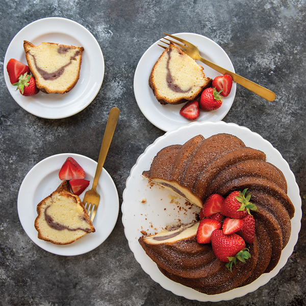 Nordic Ware Nonstick Cast Aluminum Swirl Bundt Pan, 10-Cup