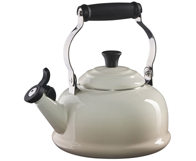 Le Creuset Classic Whistling Kettle - Meringue 