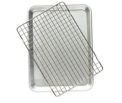 Naturals® Quarter Sheet with Oven-Safe Nonstick Grid